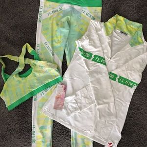 Closet Clear Out Mega Sale 💲⬇️ 3 pcs workout set